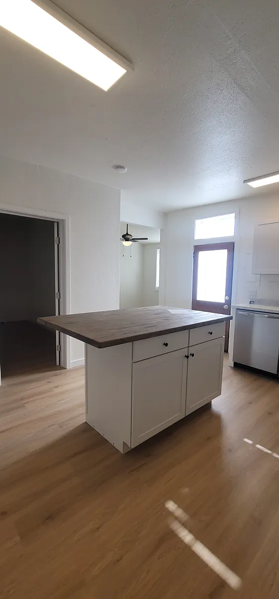 Island - 817 Blake Ave #4