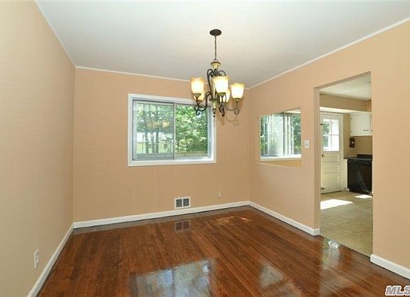 5th image of 10 Talbot Ln