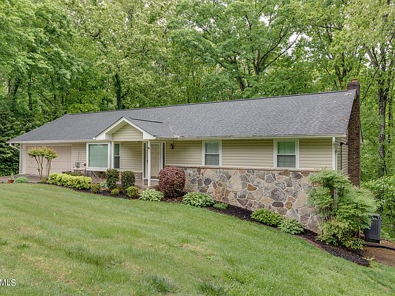 3rd image of 7804 Shadowood Dr