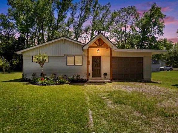 135 James St, Bridge City, TX 77611
