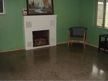 3rd image of 816 NE 20th Dr
