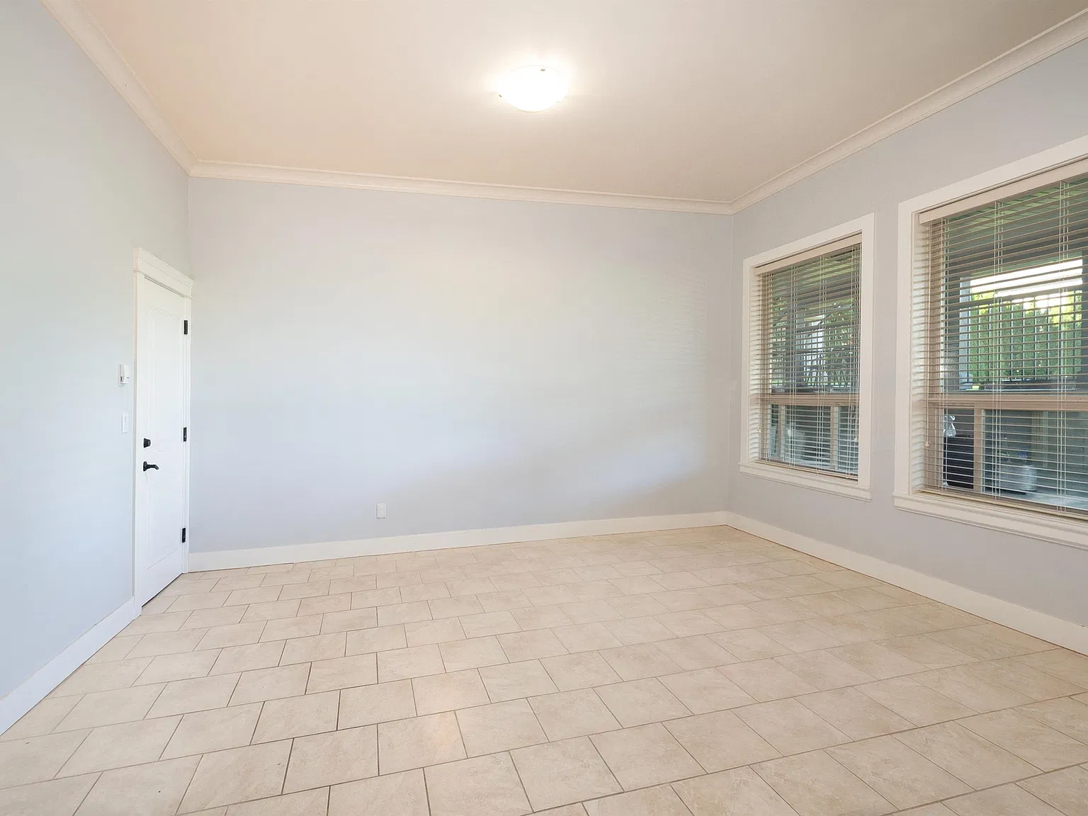 2 bed, 750 sqft, $1,800 — Photo 2
