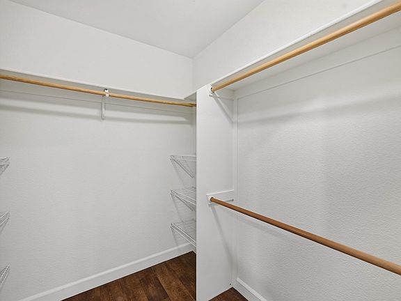 4th image of 1286 Crestpoint Dr