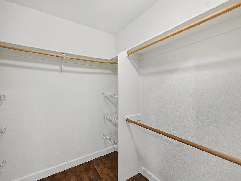 1286 Crestpoint Dr — Photo 4