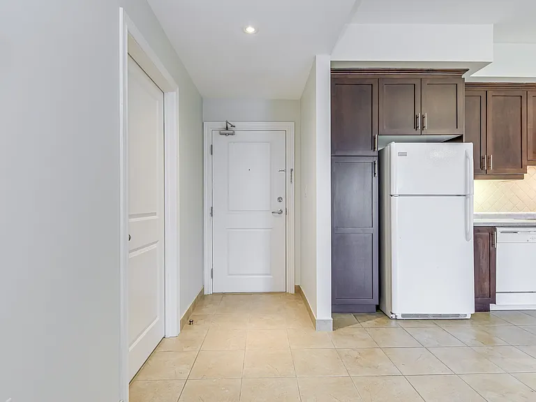 6515 McLeod Rd — Photo 7