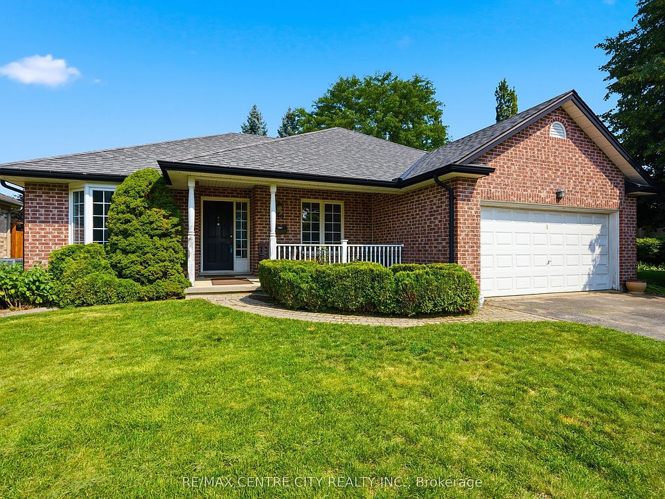 1st image of 90 Moraine Cres