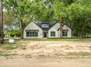 111 Lindy Lee Ln, Mabank, TX 75156