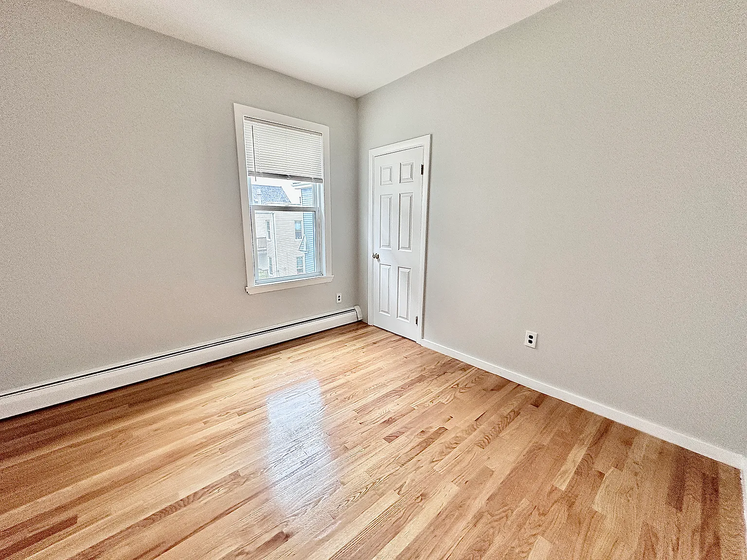 3 bed, 1200 sqft, $3,150 — Photo 4