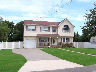 1655 N Thompson Drive, Bay Shore, NY, 11706