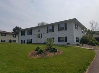 509 Alan Dr APT 2, Mount Horeb, WI 53572