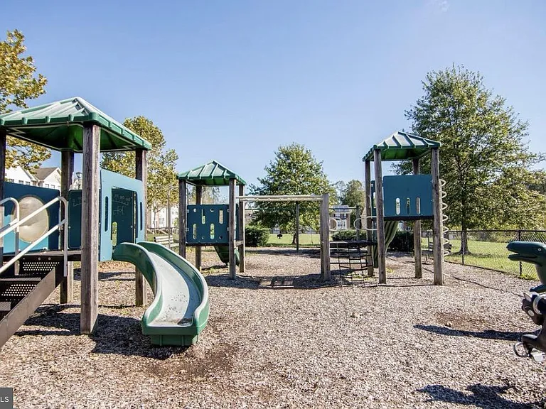 8800 Community Square Ln — Photo 26