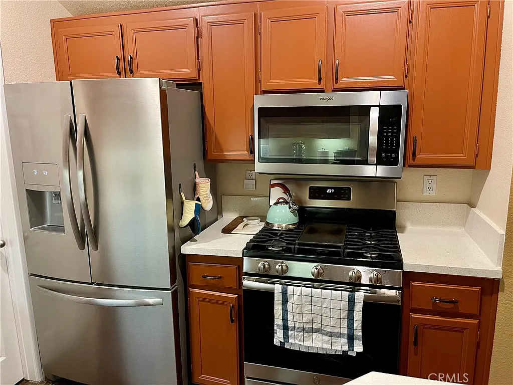 2 bed, 1046 sqft, $4,950 — Photo 3