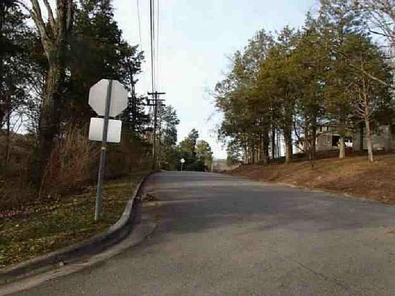 4th image of 2717 Briarwood Dr SE