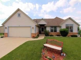 5480 W Abbott Ave, Greenfield, WI 53220