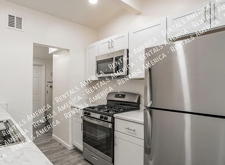3950 E Fairmount St — Photo 5