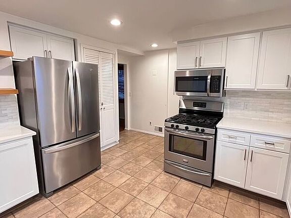 2nd image of 2828 Gardner Ave