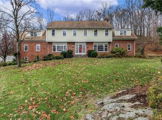 24 Cardinal Pl, Mount Kisco, NY 10549