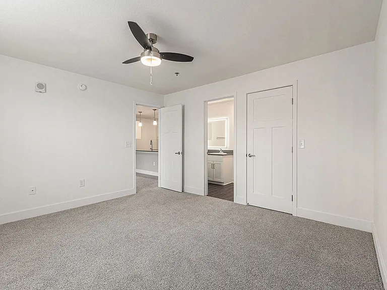 Eagle Ridge Apartment Homes — Photo 38