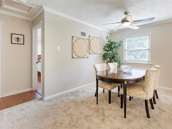 3rd image of 709 Huntwood Ln