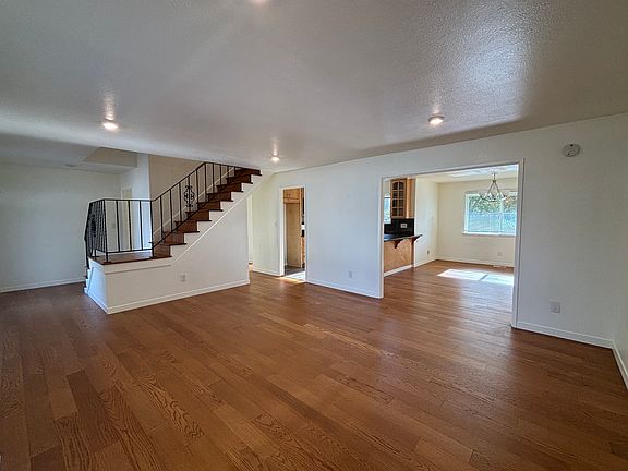2nd image of 483 Cottonwood Dr