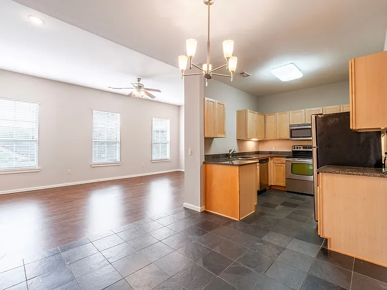 40 E Maple St #3 — Photo 5