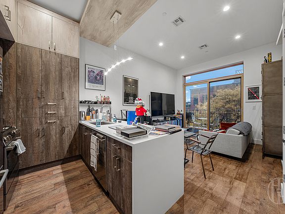 3rd image of 91 Clay St APT 3A