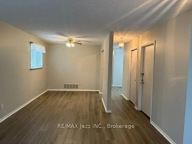 5 Turnberry Cres — Photo 3