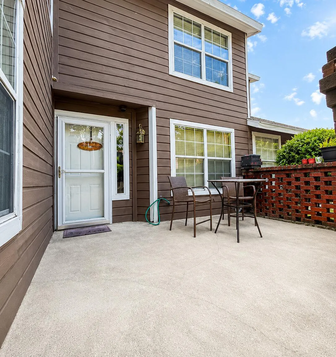 2 bed, 2.5 bath, 1143 sqft, $1,900 — Photo 3