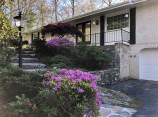 67 Inchcliffe Dr, Gales Ferry, CT 06335