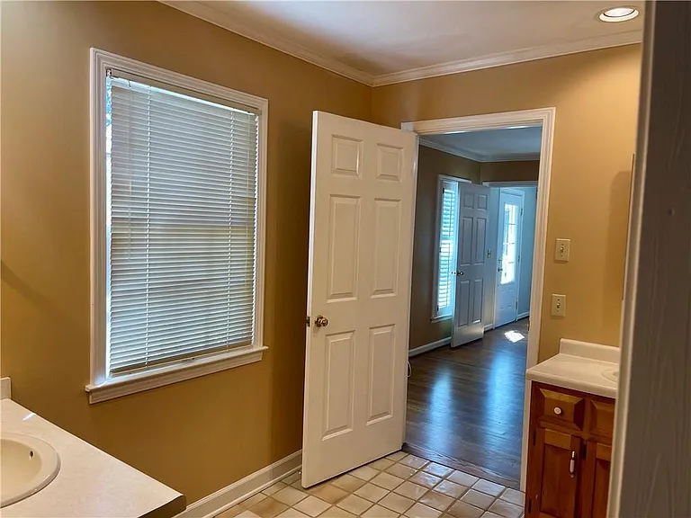 119 Woodlawn Dr NE — Photo 42