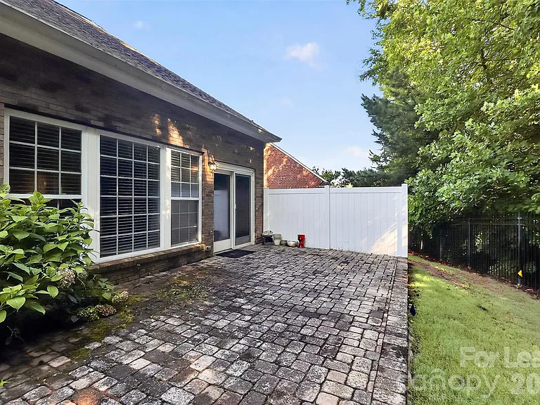 10229 Blairbeth St — Photo 37