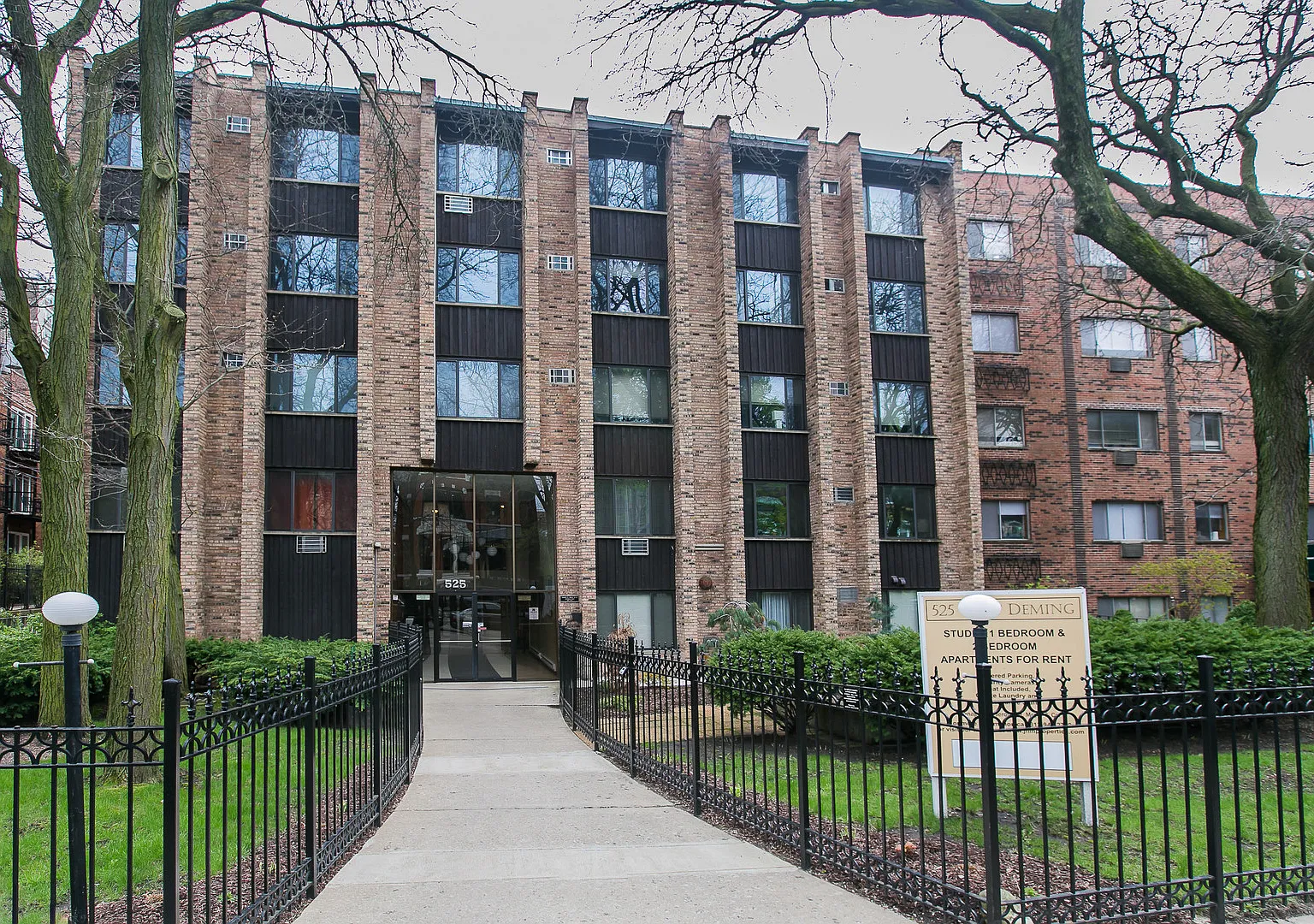 Lincoln Park Living! — Photo 1