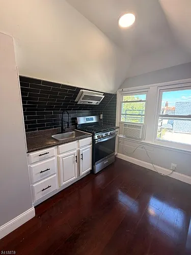 925 South St Photo 1