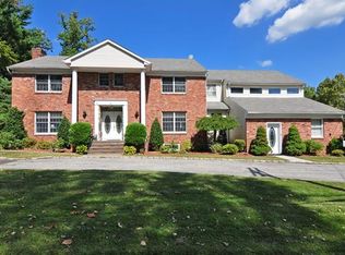 4 Albert Leonard Rd, New Rochelle, NY 10804