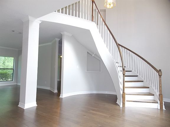 3rd image of 4418 Hillbrook Dr