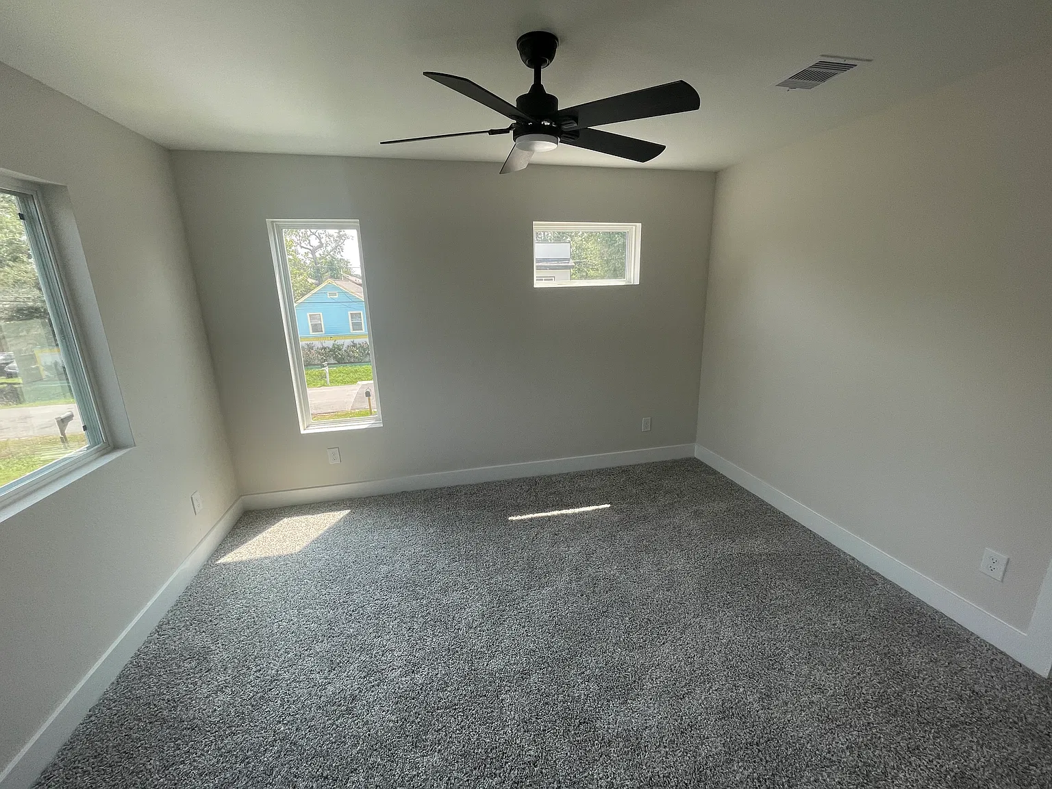 3 bed, 2.5 bath, 3000 sqft, $2,600 — Photo 2