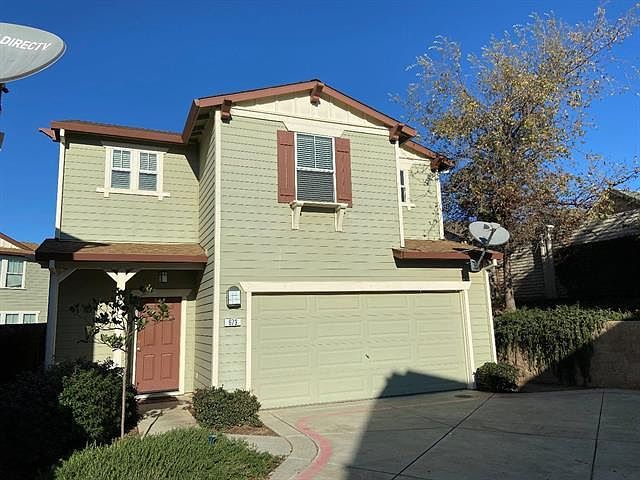 1st image of 673 Gardenia Pl