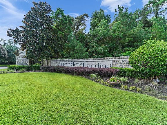 Bender's Landing is conveniently located along the Grand Parkway with quick access to the Exxon Mobile campus. It is a tranquil retreat with large wooded lots, scenic lakes, and the feeling of being surrounded by nature.