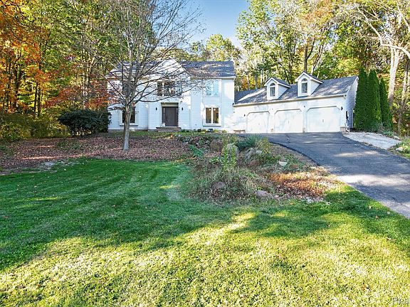 3rd image of 9907 Birch Run