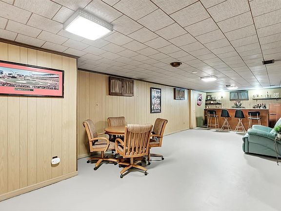 5th image of 909 Barton Pl