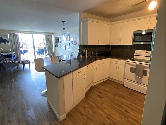 3rd image of 1660 NE 191st St APT 413-1