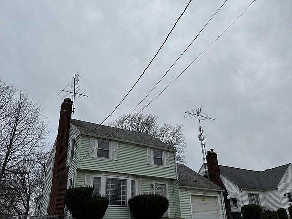 3rd image of 2415 Snyder Ave NE