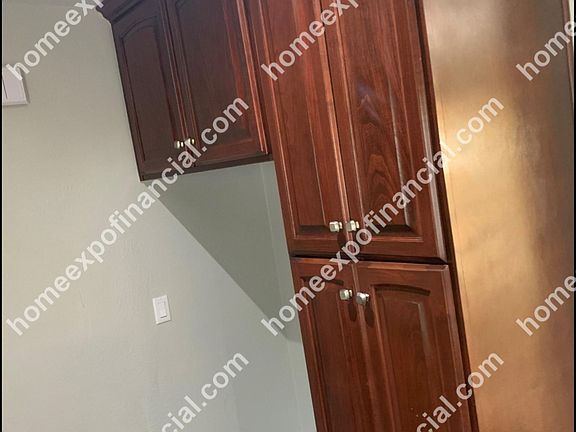4th image of 1631 E Hawthorne St