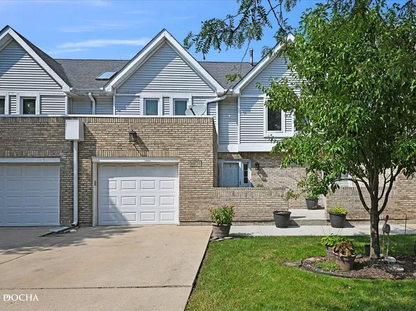 9404 Lindsay St, Orland Hills, IL 60487