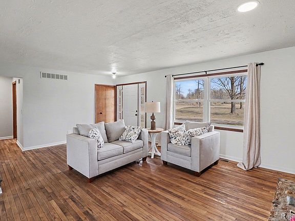 4th image of 4837 Mack Rd