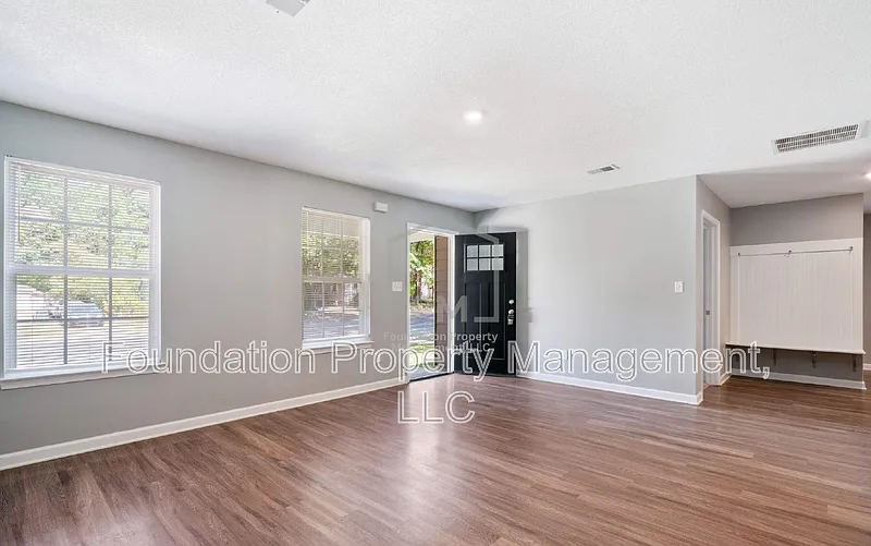 4 bed, 2.0 bath, 1582 sqft, $1,650 — Photo 3
