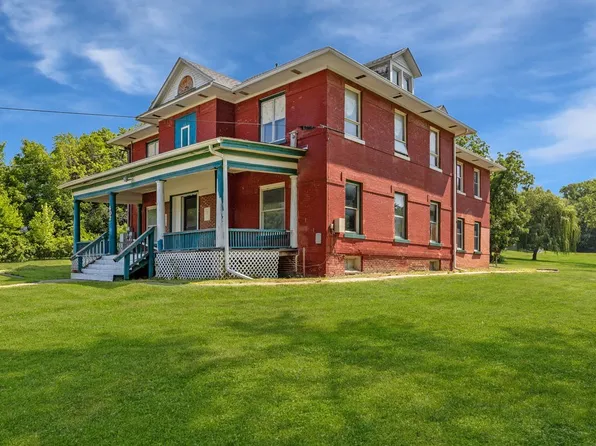 602 N 5th St, Guthrie Center, IA 50115