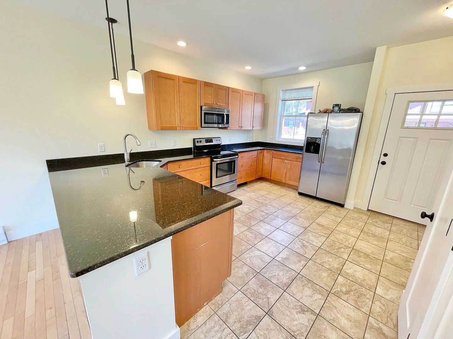 3 Bedroom Home in Shelburne VT Available NOW! — Photo 1