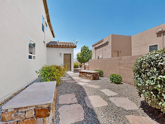 4th image of 1704 Roble Dr SE
