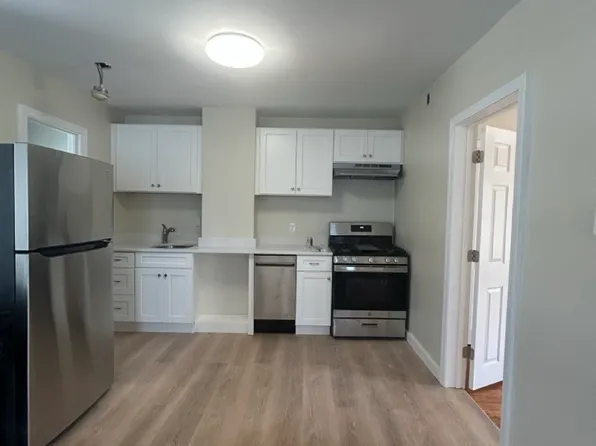 7 Wilson St APT 2, Bristol, RI 02809